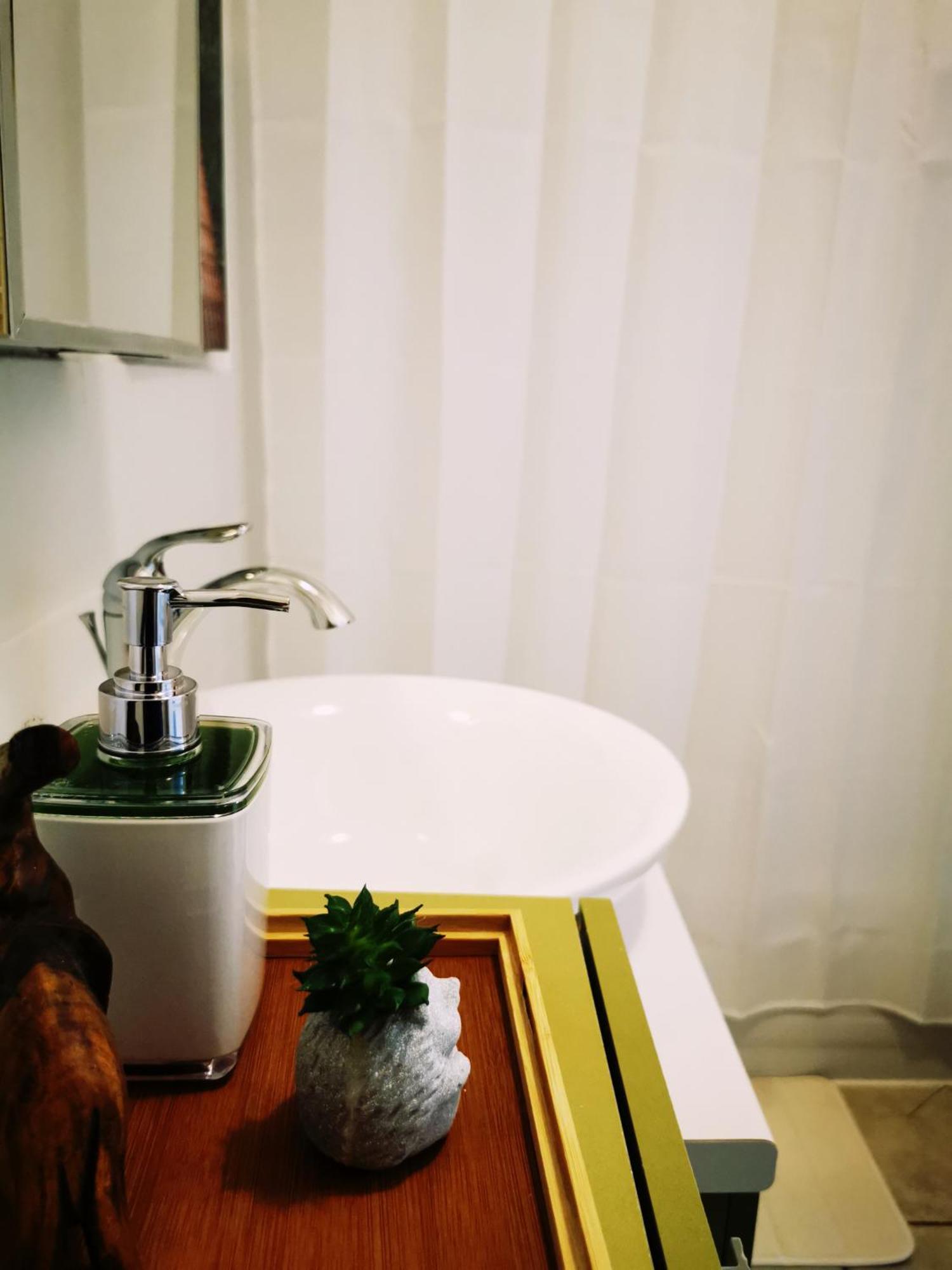 Plush 2 Bedroom Unit 5Min Downtown Off Wellington Montréal Buitenkant foto