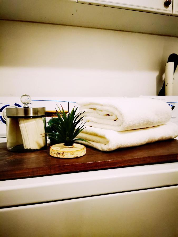 Plush 2 Bedroom Unit 5Min Downtown Off Wellington Montréal Buitenkant foto